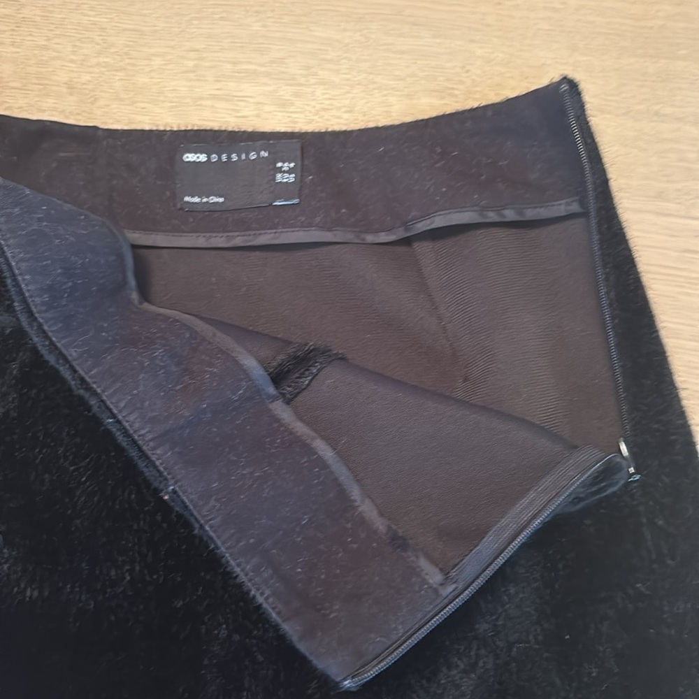 ASOS design Black High waisted faux hair Mini Skirt slit size 4 - Picture 6 of 6
